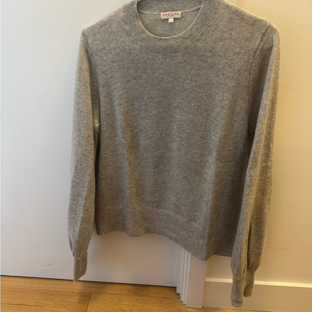 Gray Crew Neck Sweater with Ribbed Detailing
